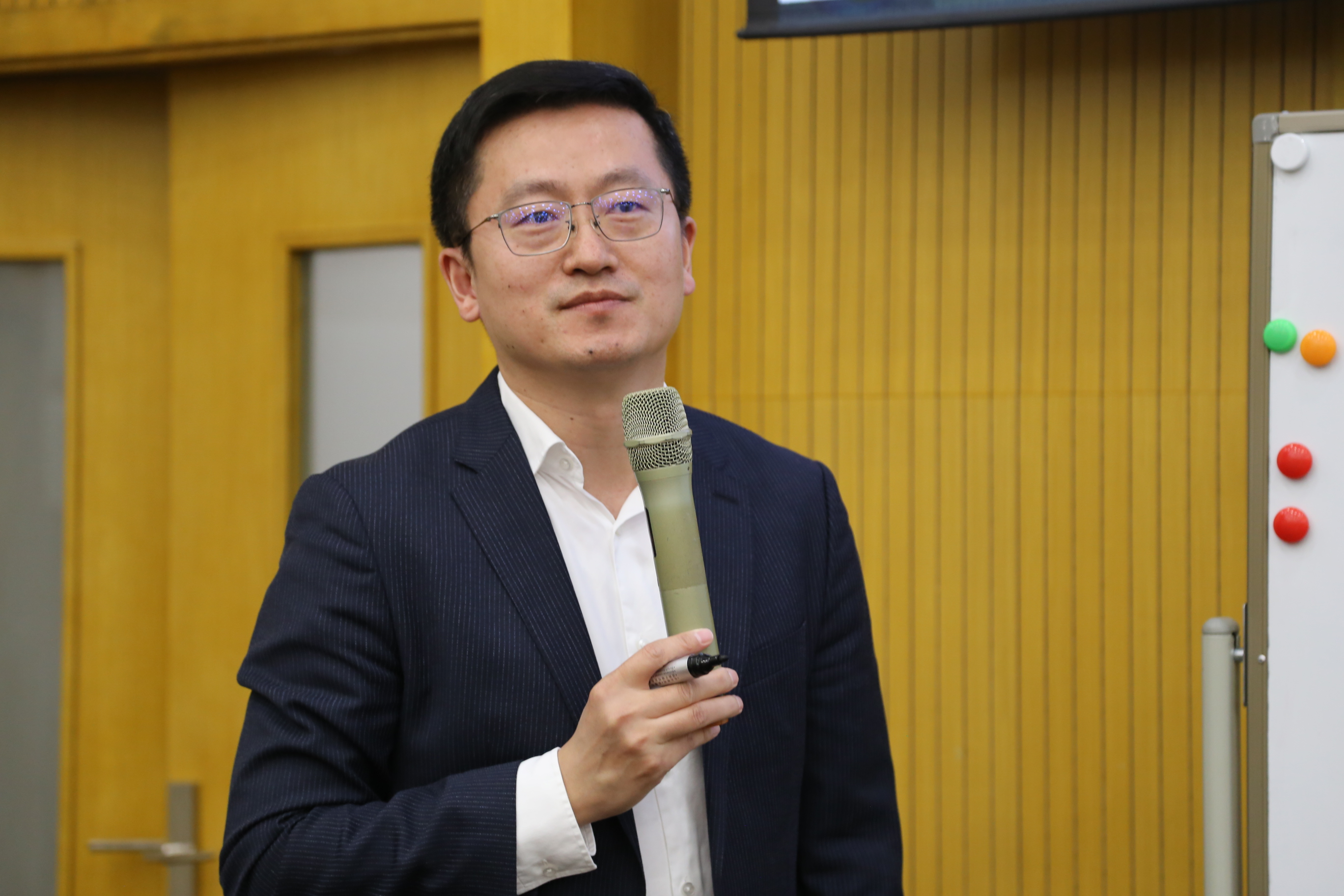 张明老师.JPG