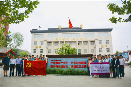 图为全体成员在塔元庄村史馆前合影_副本.jpg